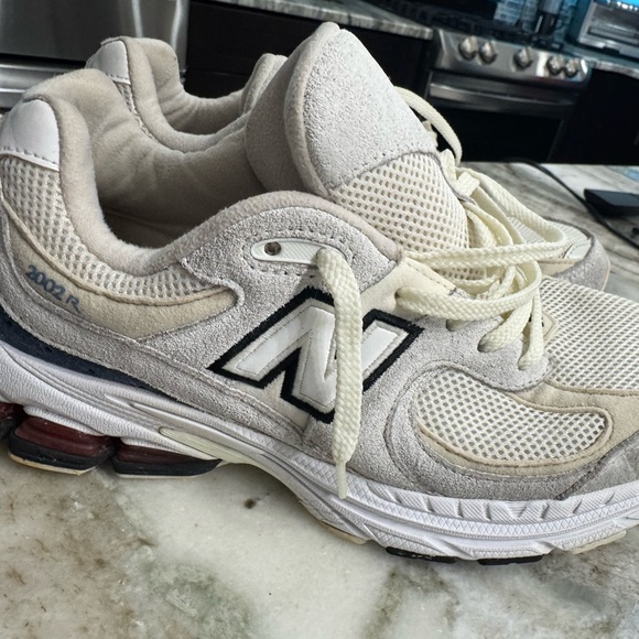 New Balance 2002R Sneakers - Light Gray - Picture 3 of 11